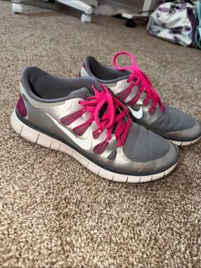 Nike Free 5.0 Women's Gray Athletic Sneakers with Hot Pink Laces
